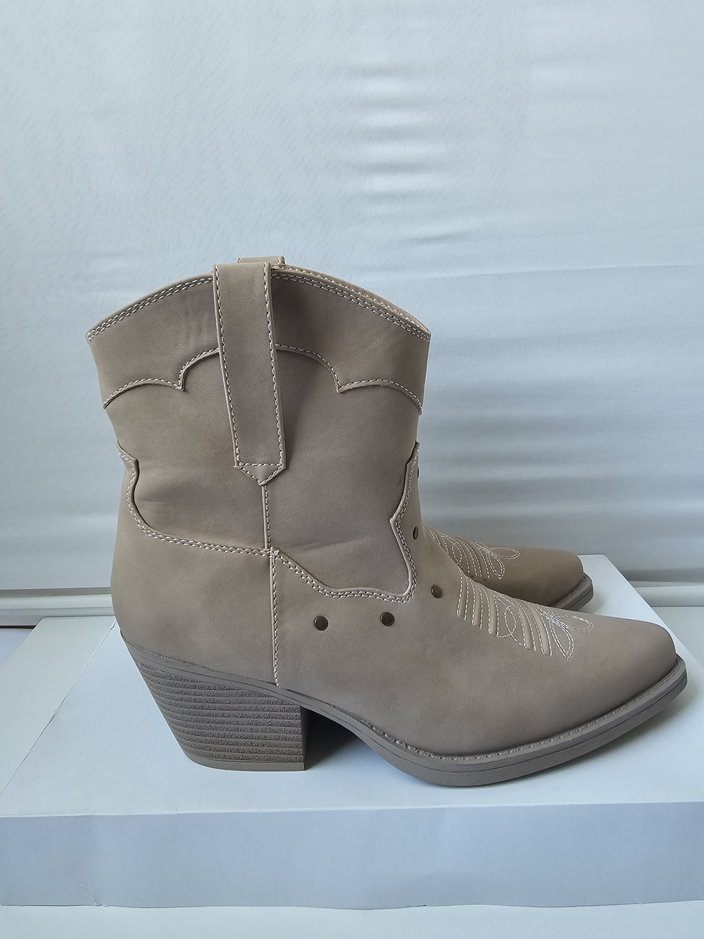 SO Seville Tan Cowgirl Western Boots Size 9.5M - NWOT